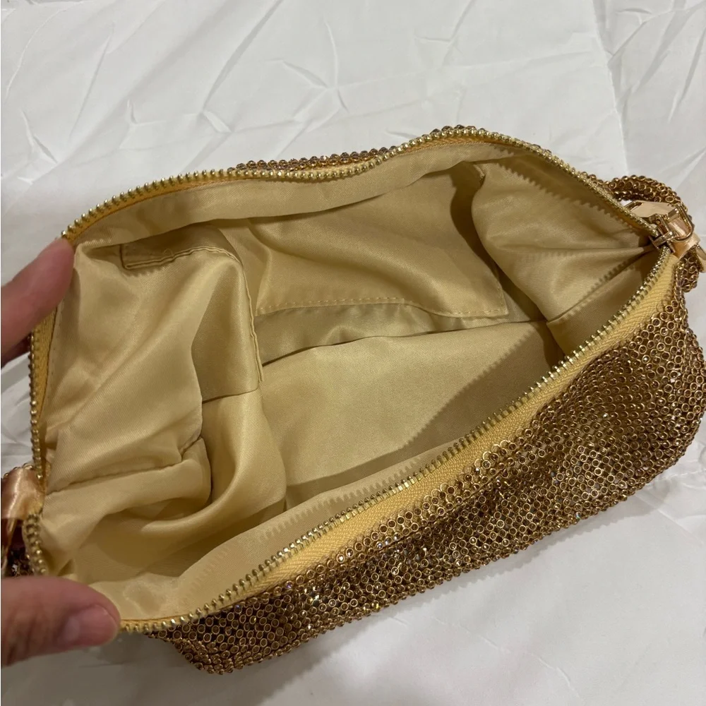 Elegant Gold Mesh Evening Bag - Picture 3 of 4